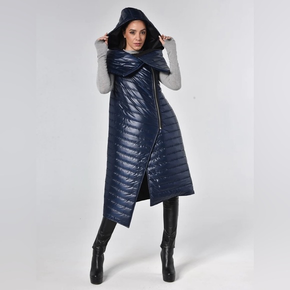 Long Asymmetric Puffer Vest by METAMORPHOZA size 8 - Picture 8 of 8